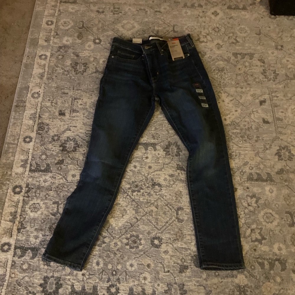Women’s Levi’s 311